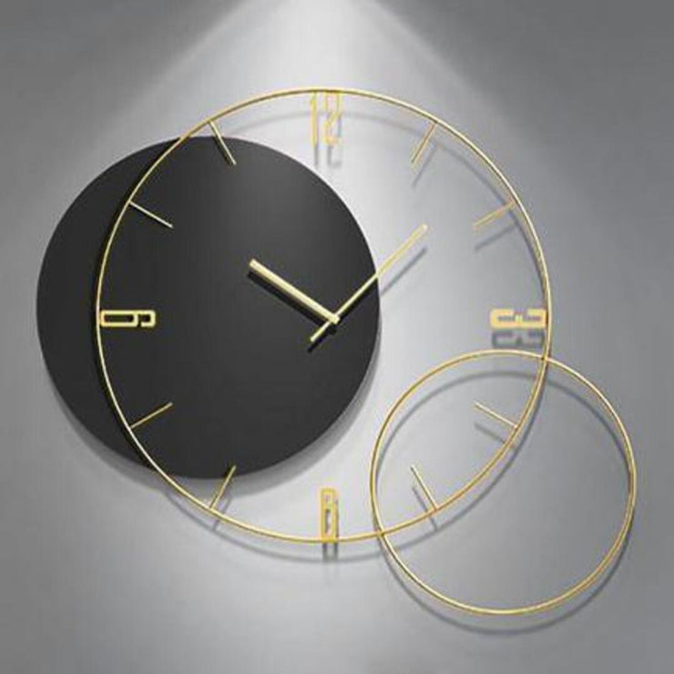 RESPLENDENT METAL ANTIQUE WALL CLOCK