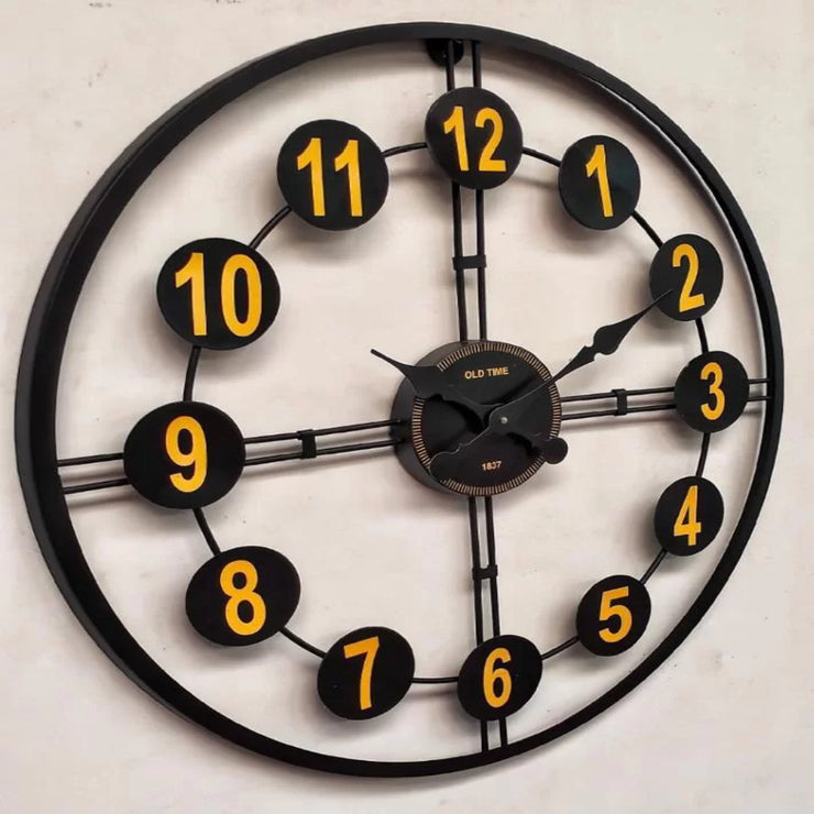 ROMAN BEAUTIFUL METALLIC ROUND WALL CLOCK