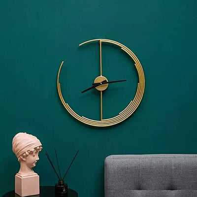SEDATE ANTIQUE GOLDEN WALL CLOCK