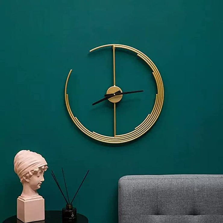 SEDATE ANTIQUE GOLDEN WALL CLOCK