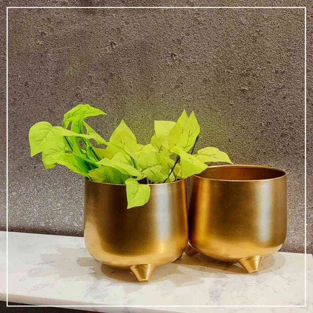 BRIGHT GOLD GLIDED ANTIQUE DESK POT