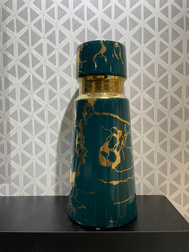 Splendid golden and green antique ceramic vase