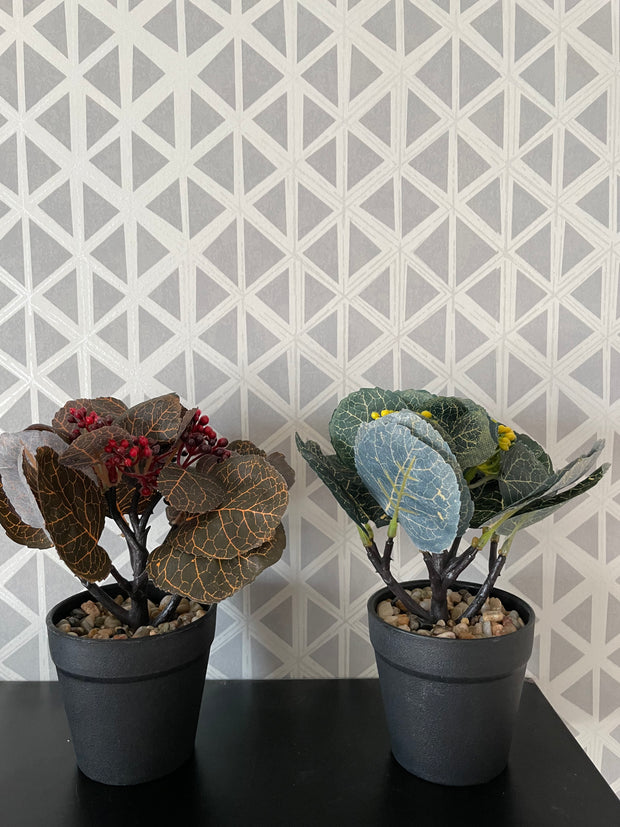 BLACK FIBER PLANT POT WITH BROWN LEAVES