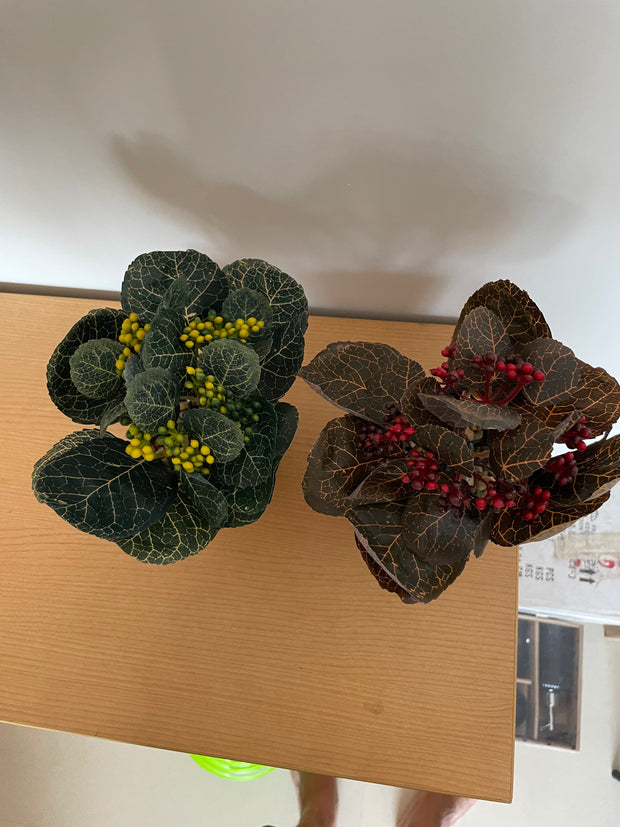 BLACK FIBER PLANT POT WITH BROWN LEAVES