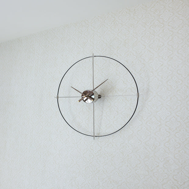 SHINY CIRCULAR WALL CLOCK