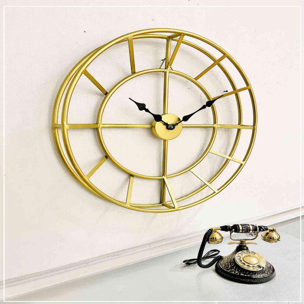 GOLDEN DAINTY METAL WALL CLOCK