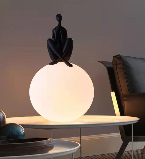 PELLET WHITE AND BLACK TABLE LAMP