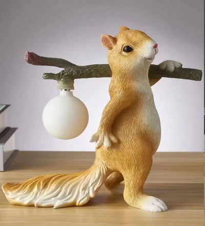 ENDEARING SQUIRREL ANTIQUE TABLE LAMP
