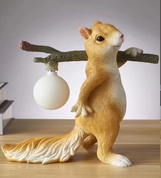 ENDEARING SQUIRREL ANTIQUE TABLE LAMP