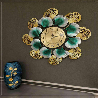 CLASSIC GOLDEN WALL CLOCK